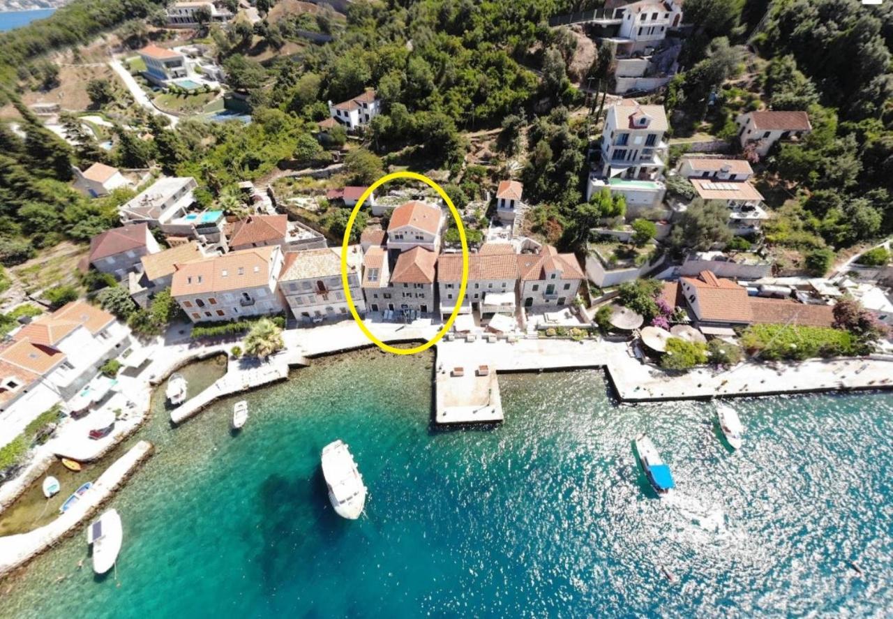 Rose - Apartmani Janovic Luštica Buitenkant foto