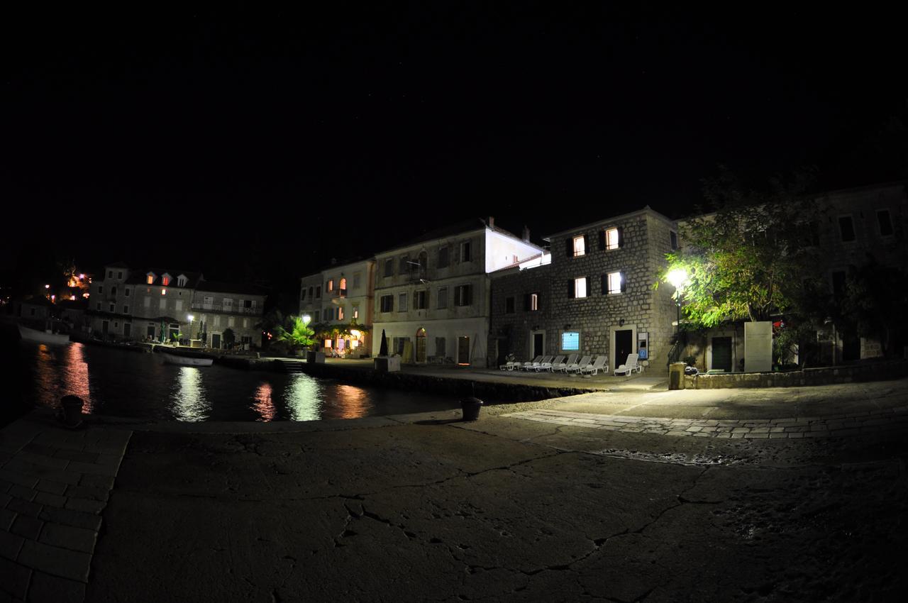 Rose - Apartmani Janovic Luštica Buitenkant foto