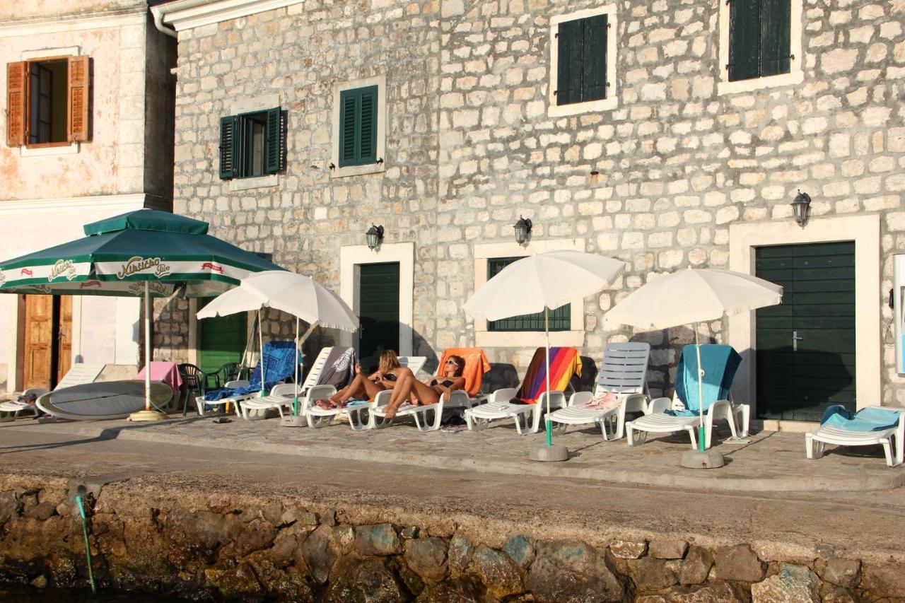 Rose - Apartmani Janovic Luštica Buitenkant foto
