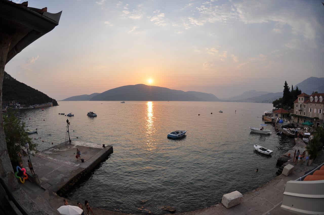 Rose - Apartmani Janovic Luštica Buitenkant foto