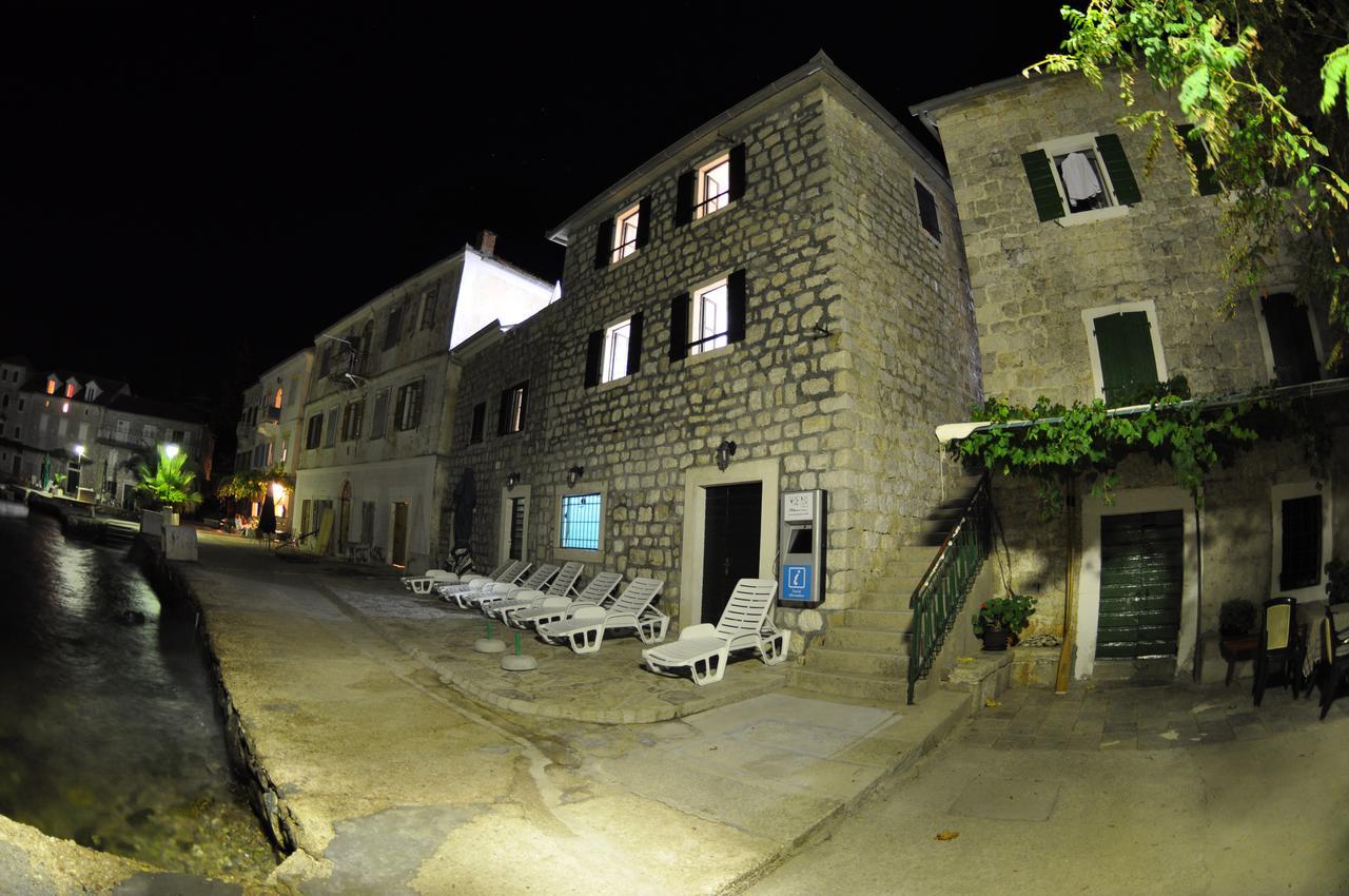 Rose - Apartmani Janovic Luštica Buitenkant foto