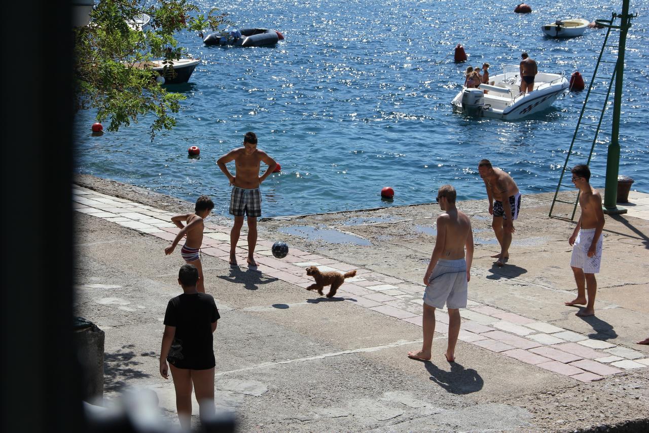 Rose - Apartmani Janovic Luštica Buitenkant foto