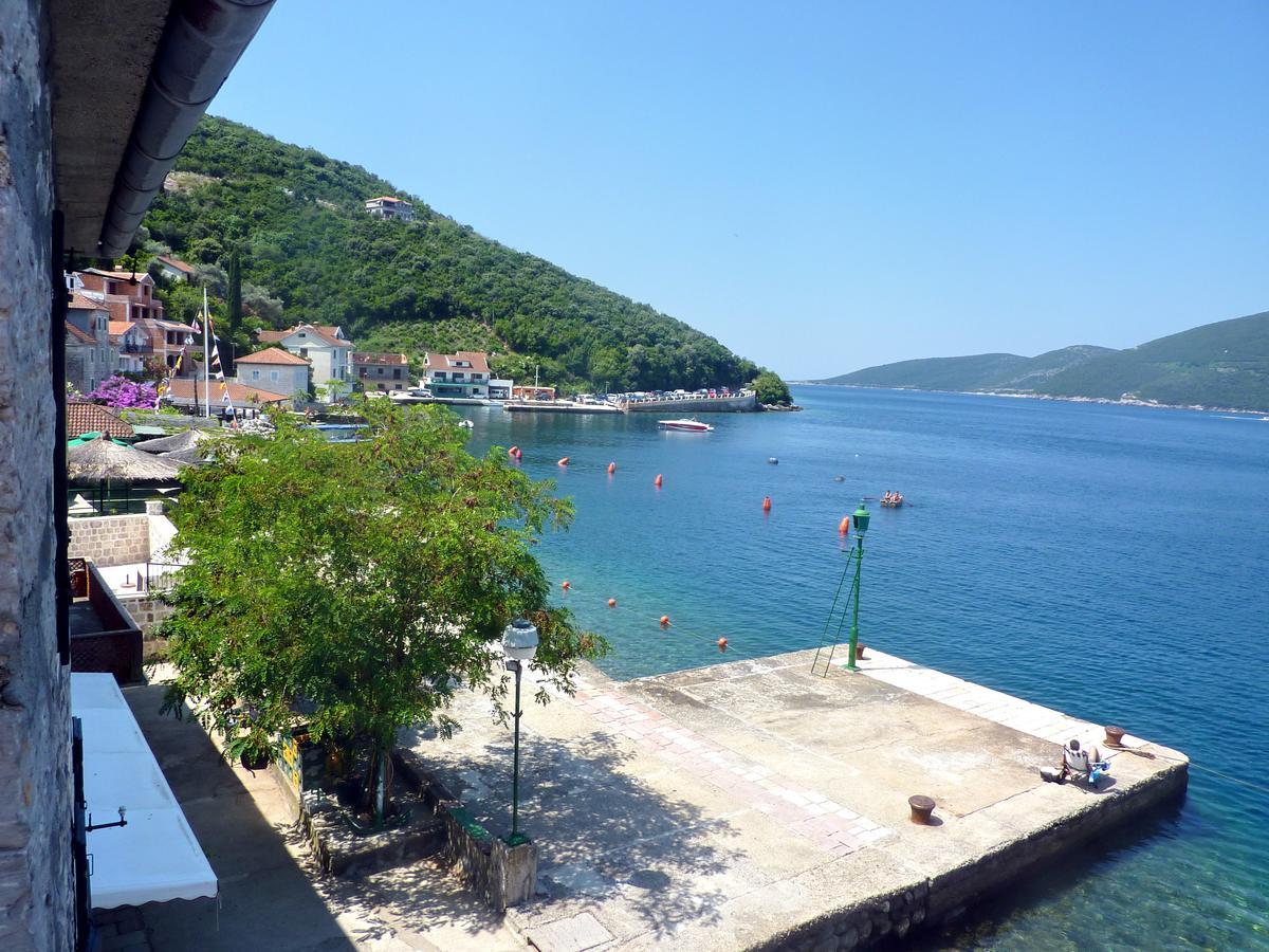 Rose - Apartmani Janovic Luštica Buitenkant foto