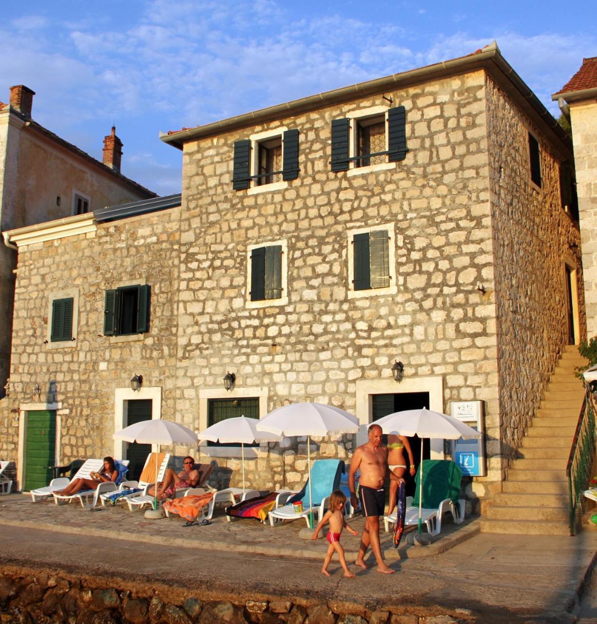 Rose - Apartmani Janovic Luštica Buitenkant foto