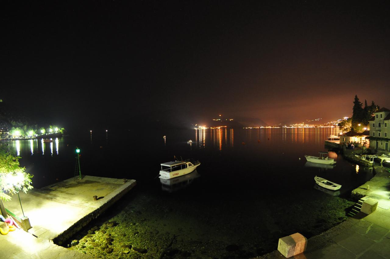 Rose - Apartmani Janovic Luštica Buitenkant foto