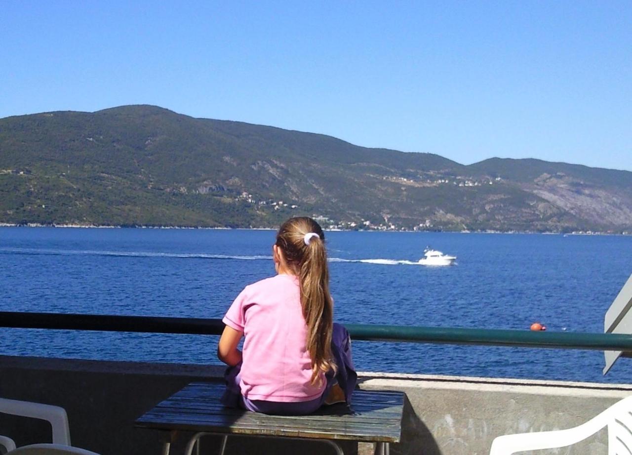 Rose - Apartmani Janovic Luštica Buitenkant foto