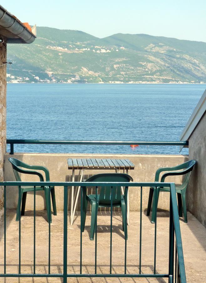 Rose - Apartmani Janovic Luštica Buitenkant foto