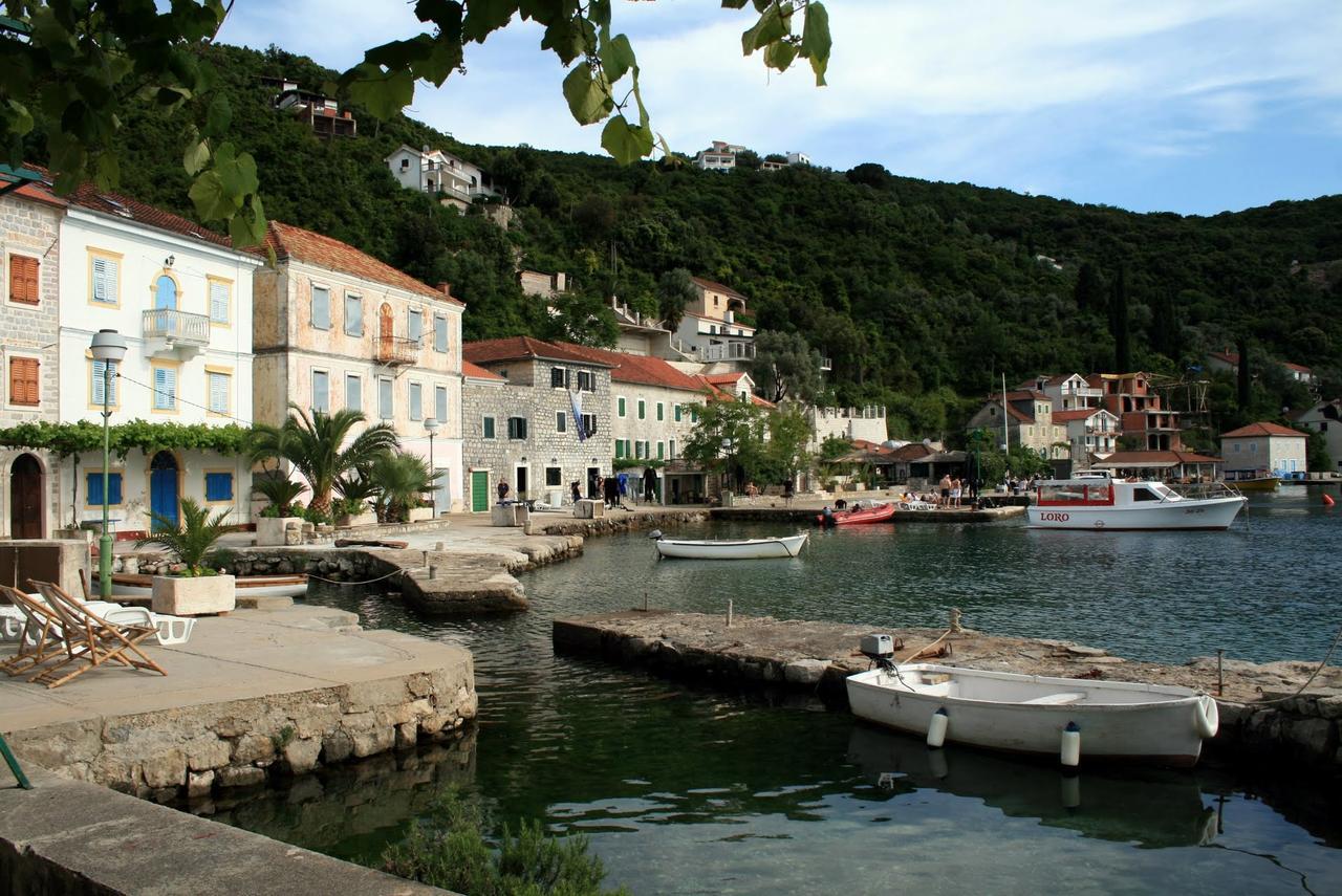 Rose - Apartmani Janovic Luštica Buitenkant foto